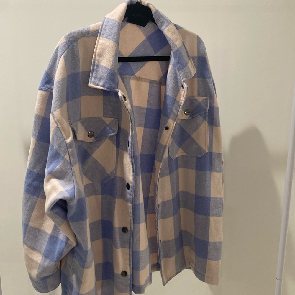 Women’s XL but it fits a men’s m , a bit to small for me letting go